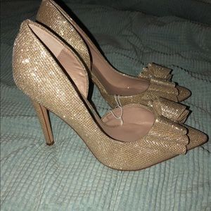 Gold Betsey Johnson pointed toe bow heel